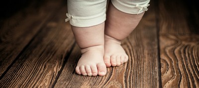 Jak wyglądają i rozwijają się stopy dziecka ?