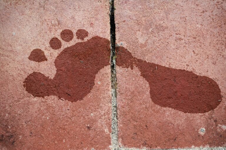 Pierwsze buty dla dziecka uczącego się chodzić – jak wybrać?