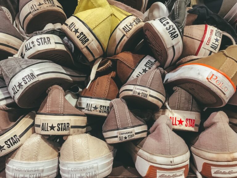 Ból stóp u dziecka – jak mu pomóc i co może być przyczyną?