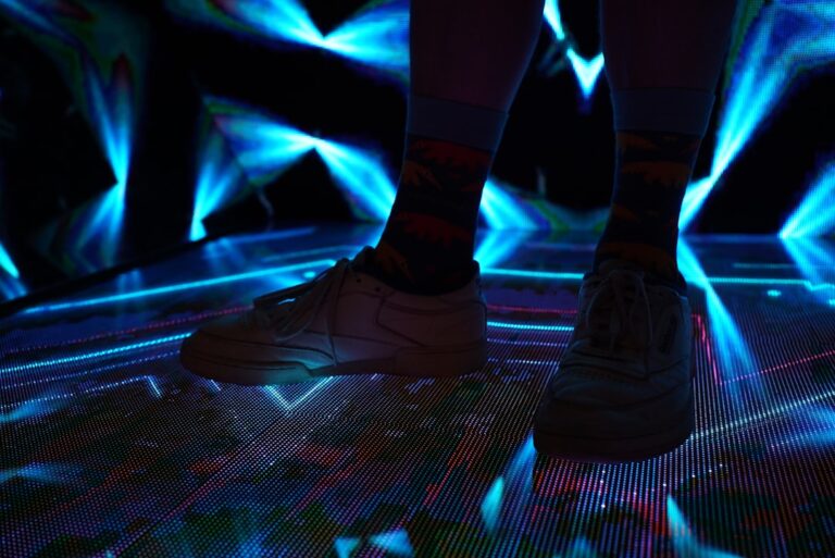 Pielęgnacja butów z materiału syntetycznego.