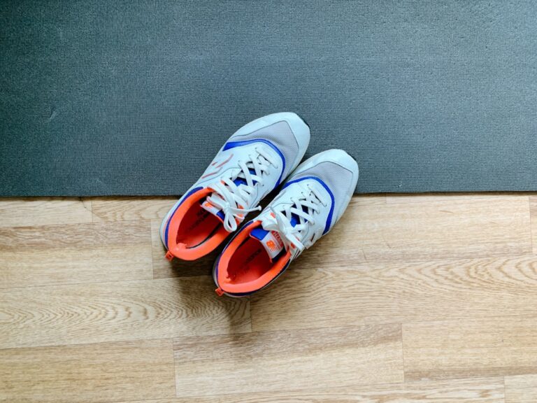 Jak dbać o buty z membraną wodoodporną? Porady.